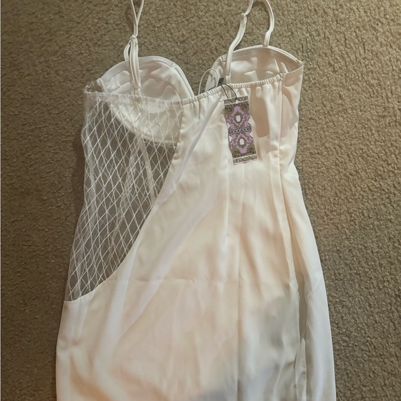 White mini dress. Size US 6. Fits like 4. - Picture 3 of 5